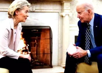 AB Kurulu Lideri Von der Leyen ile ABD Lideri Biden bir ortaya geldi