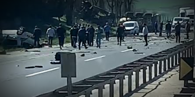 Silivri TEM Otoyolu’nda zincirleme kaza: 6 ölü 3 yaralı