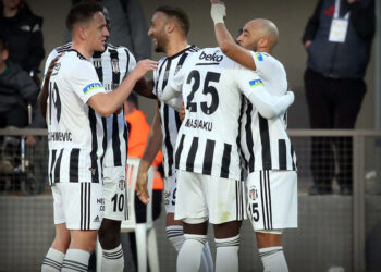 Beşiktaş deplasmanda Ümraniyespor’u 2 golle geçti