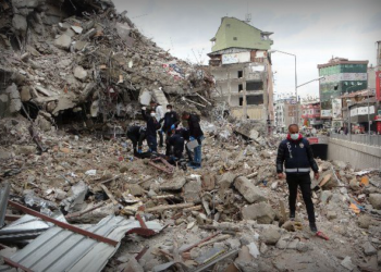 Depremden 55 gün sonra enkazdan erkek cesedi çıkarıldı