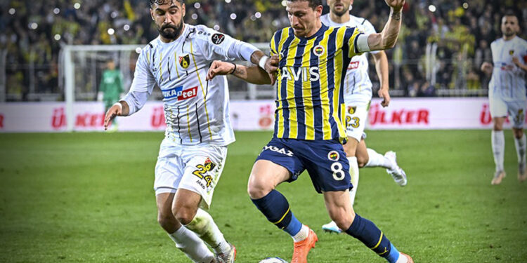 Fenerbahçe evinde İstanbulspor engeline takıldı