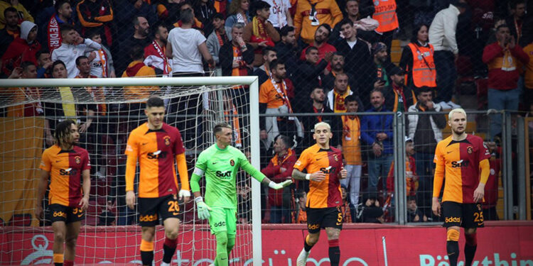 Galatasaray, Gümrük’ten geçemedi