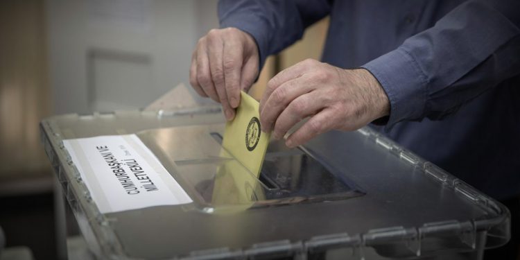 Türkiye genelinde oy verme işlemi sona erdi