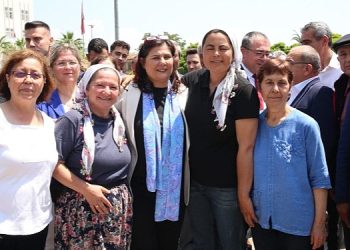 Aydın Büyükşehir Belediye Lideri Hasret Çerçioğlu, Sultanhisar Pazarı’nı ziyaret etti