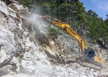 Büyükşehir Belediyesi’nden Pembelik’te yol çalışması