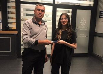 Düşürülen cüzdan ve telefon sahiplerine ulaştırıldı