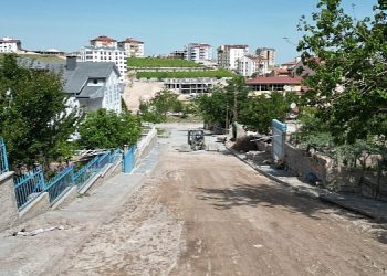 Fen İşleri Müdürlüğü Grupları Kıratlıoğlu Mahallesi’nde Çalışmalarını Sürdürüyor