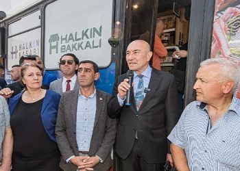 Halkın Bakkalı/Halkın Kasabı’na gezici araç da eklendi Soyer: “İzmir’in en çok gereksinim duyulan mahallelerine gidecek”