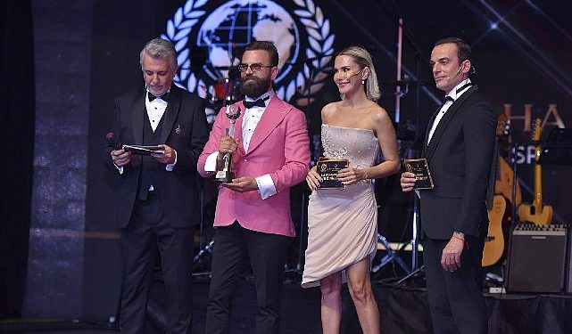 İzmirli modacı Vedat Yetek’e büyük ödül