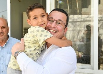 Lider Kanar Zelzelenin Yaralarını Sarmaya Devam Ediyor