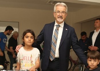 Onarılan bisikletler depremzede çocukları memnun etti