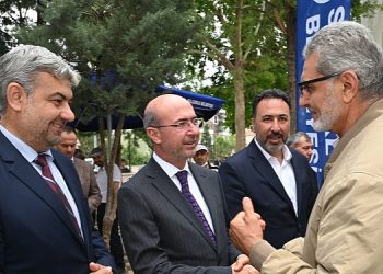 Selçuklu Belediye Lideri Ahmet Pekyatırmacı, Cuma Buluşmaları kapsamında Hocacihan Mahallesi Zülfikar Camii’nde vatandaşlarla bir ortaya geldi