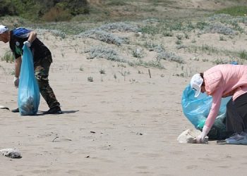 Uzunkum Kıyısı’nda kıyı paklığı yapıldı