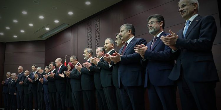 İş dünyası yeni kabineyi değerlendirdi
