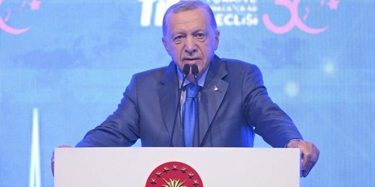 Türkiye İhracatçılar Şampiyonları ödüllerini Cumhurbaşkanı Erdoğan’ın elinden aldı