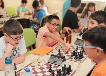 Aliağa Belediye Lideri Serkan Acar, Geleceğin Satranç Şampiyonlarının Heyecanına Ortak Oldu