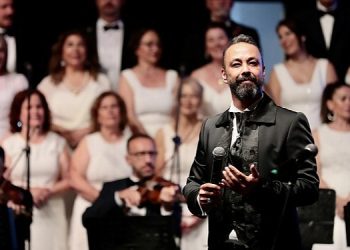 Aliağa Belediyesi Sanatevi TSM Korosu’ndan ‘Unutulmaz Şarkılar’