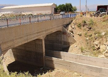 Antalya Büyükşehir Belediyesi Yakaçiftlik’e sulama gayeli bürz temin etti