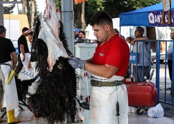 Antalya Büyükşehir’den 3 farklı noktada fiyatsız kurban kesim hizmeti