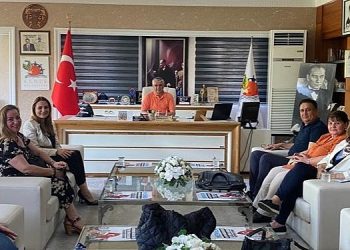 Antalya’nın bayan muhtarlarından Lider Topaloğlu’na ziyaret
