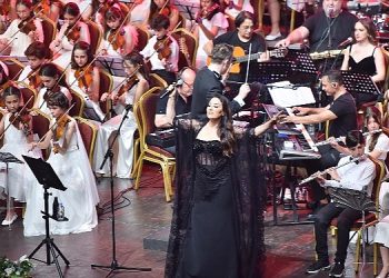 Aşkın Parıltı Yengi ve Bilfen Filormoni Orkestrası sahne aldı