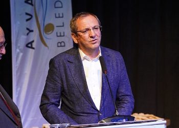 Ayvalık Belediye Tiyatrosu’na İki Ödül Daha Geldi…