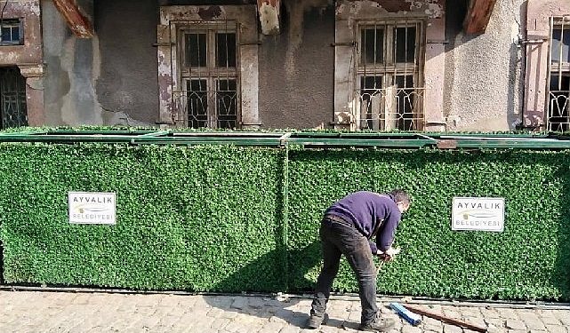 Ayvalık’ın çöp konteynerleri yeşilleniyor