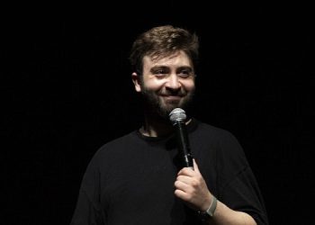 Baturay Özdemir “Biraz Daha” stand-up gösterisi ile haziran ayı boyunca sahnede