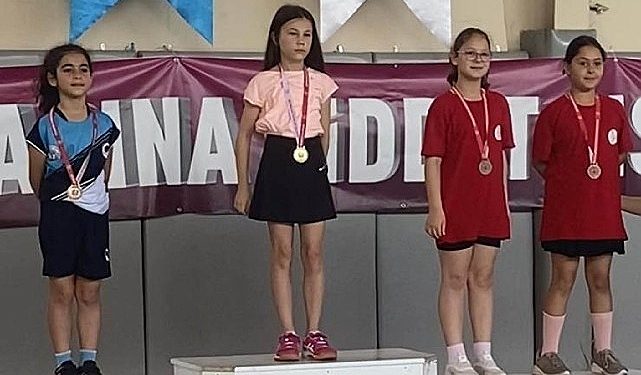 Bayraklılı atletlerden ‘Badminton’ başarısı