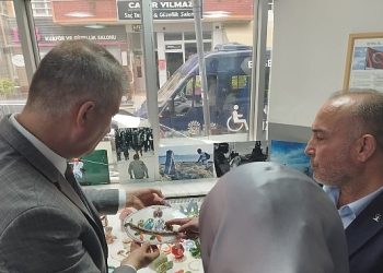 Birbirin’den hoş eserler mahzurları aşan stantta