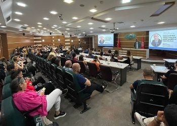 Bornova manileri kaldırıyor