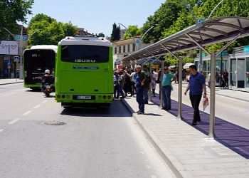 Büyükşehir 12 ilçede durakları yeniliyor