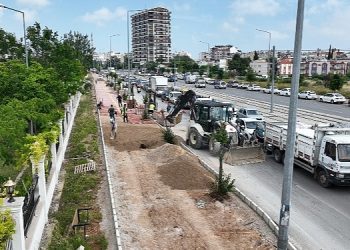 Büyükşehir Sakarya Bulvarı’nda kaldırımları yeniliyor