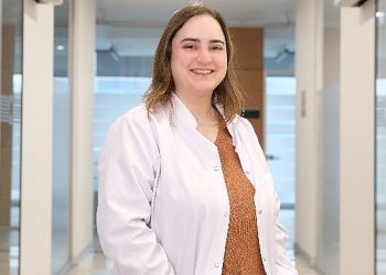 Çocukların diş bakımında ebeveynler istikrarlı olmalı