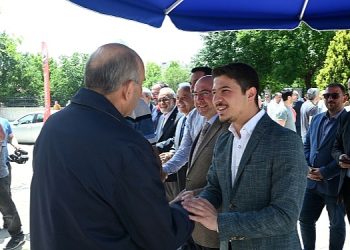 Cuma Buluşmaları kapsamında Yazır Mahallesi Yenikent Zeki Altındağ Camii’nde vatandaşlarla bir ortaya geldi