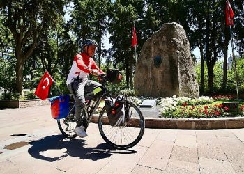 Cumhuriyet’in 100. yılı anısına Sivas’tan Karşıyaka’ya pedalladı