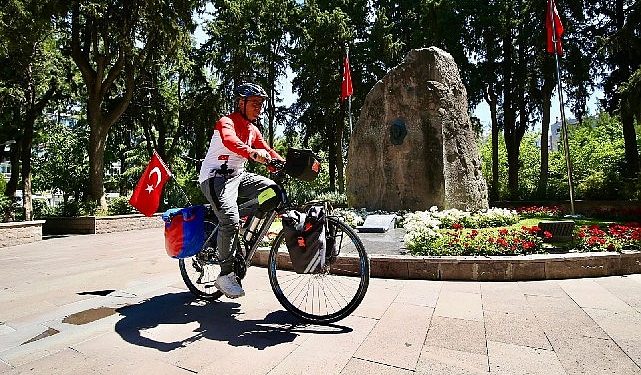 Cumhuriyet’in 100. yılı anısına Sivas’tan Karşıyaka’ya pedalladı