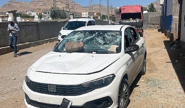 Dicle Elektrik Takımına Saldırıp Direkleri Tahrip Ettiler