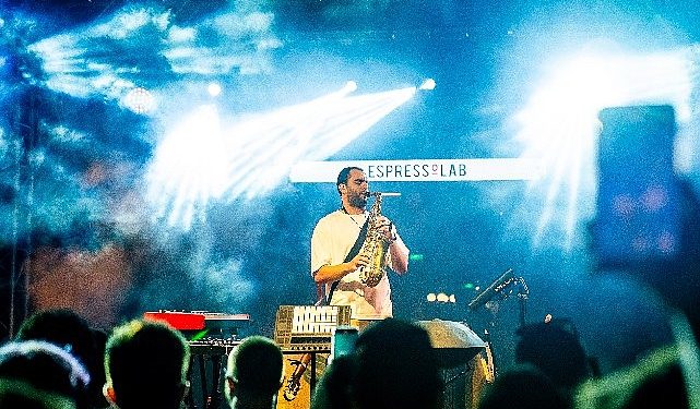Dünyaca ünlü çoklu enstrüman sanatkarı Ash’ten Espressolab Roastery’de sürpriz konser