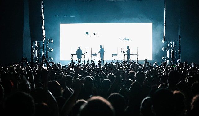 Elektronik Müziğin Efsane Kümesi Moderat, PSM Loves Summer By %100 Müzik Kapsamında Müzikseverlerle Buluştu!