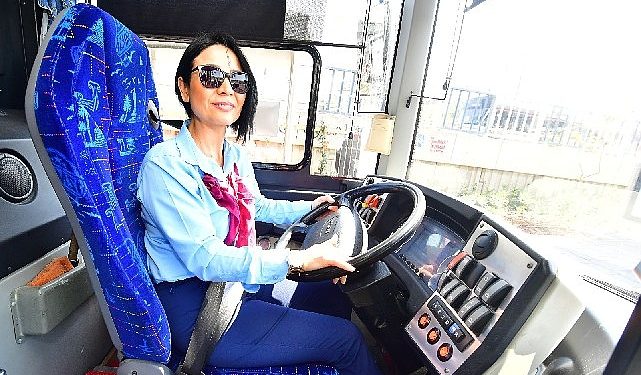 ESHOT’un bayan sürücülerinden yolcular da mutlu