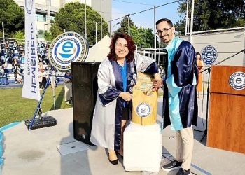 EÜ’den 285 hemşire sıhhat dalına uğurlandı