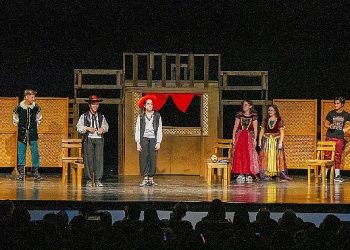 Gaziemir’de sahne çocukların