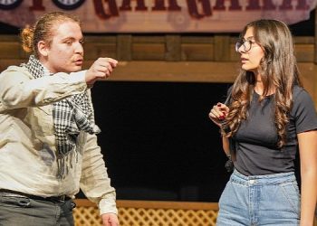 Gaziemirli gençler “Otogargara” oyunuyla sahnede