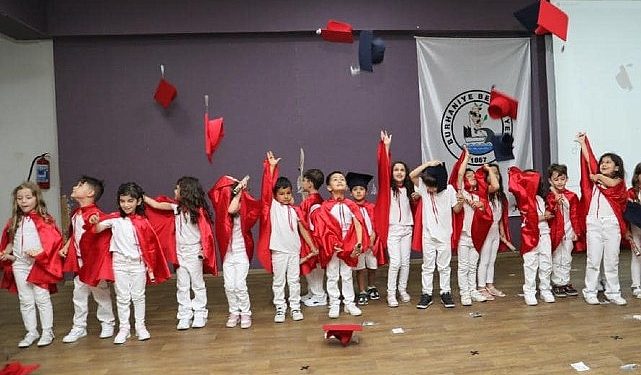Geleceğinizin umudu olan çocuklarımızın mezuniyet coşkusu