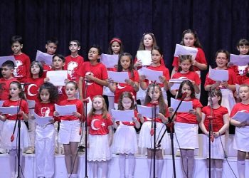 Gemlik Belediyesi Çocuk Korosu İzleyenleri Büyüledi