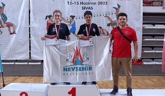 Güreşçiler Sivas’tan Altın ve Bronz madalya ile dönüyor