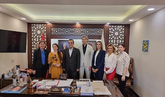 Güzel Parti Vilayet Lideri Bezircilioğlu’ndan İzmir Kızılay’a Kurban bağışı