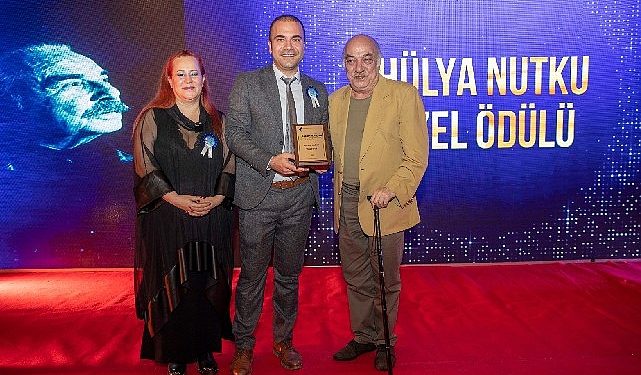 İzmir Kent Tiyatroları’na 6 kısımda “Özdemir Nutku” mükafatı