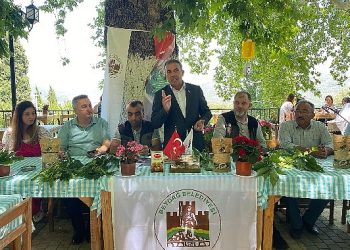 İzmir’in Beydağ ilçesinde Beydağ Belediyesi’nce koordine edilen “Kestane Gal Arısı Zararlısı” bilgilendirme toplantısı yapıldı.